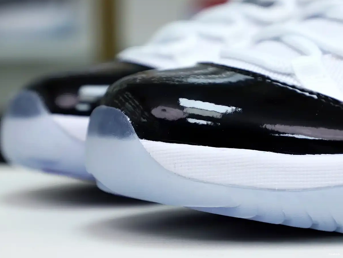 JORDAN RETRO CONCORD LOW AIR 11 0425